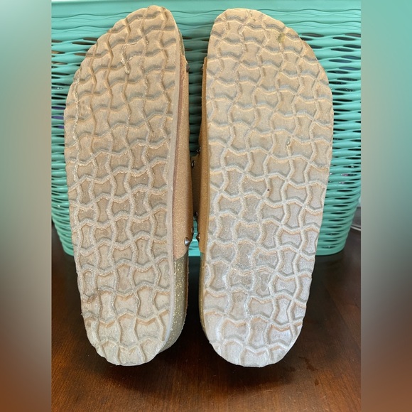 CUSHIONAIRE Women's Landon Cork footbed Sandal with comfort - Picture 5 of 11